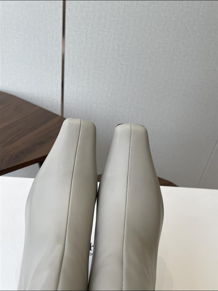 2025112817448300 390